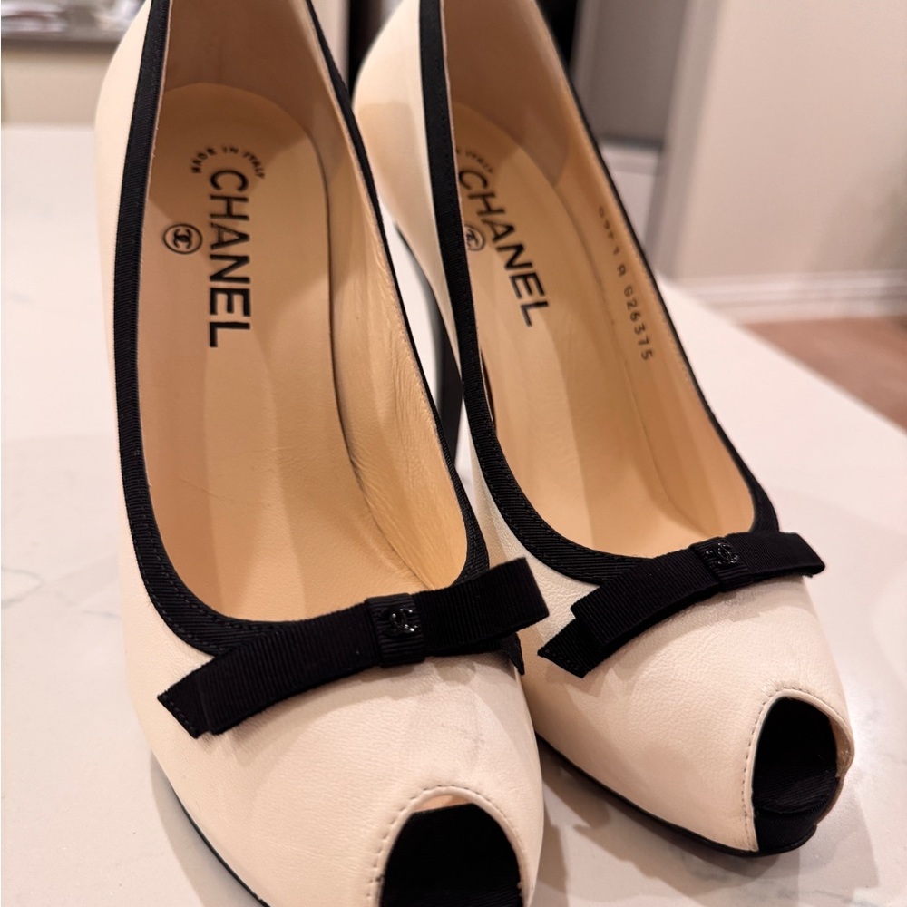 CHANEL Cream and Black High Heel Pumps with Bow